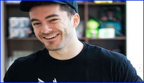 CaptainSparklez Net Worth- Earning From YouTube, Merchandise and Gaming Company